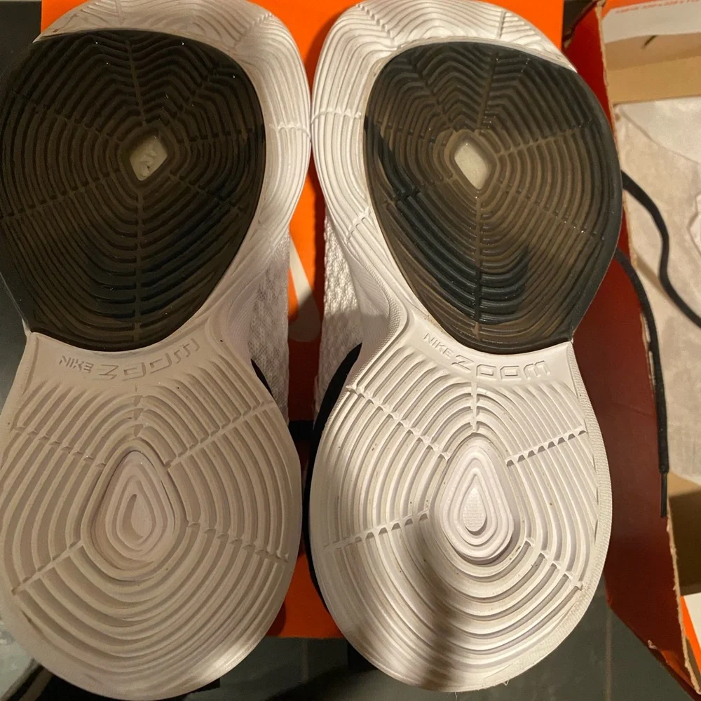 NWB Nike Zoom Rize TB. White and black - Picture 7 of 8